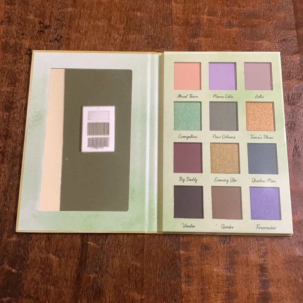 New Taste Beauty x Disney Princess 👸 Tiana Eyeshadow Palette